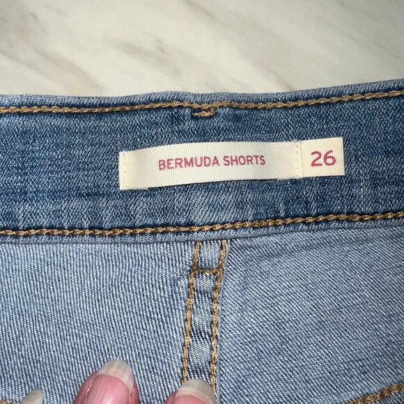 Levi's Women's Denim Bermuda Shorts Size 26 - Picture 8 of 9